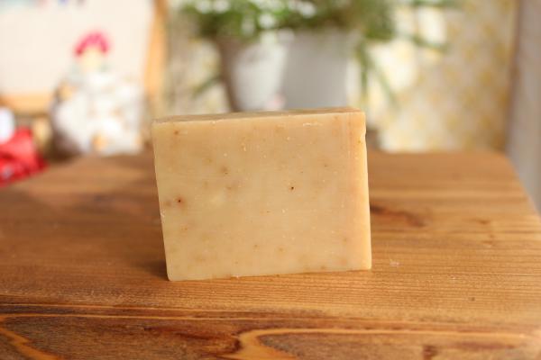 ラベンダーと黒蜜の石けん